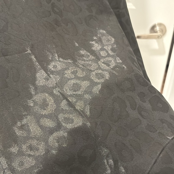 Satin cheetah print black midi dress - Picture 2 of 5